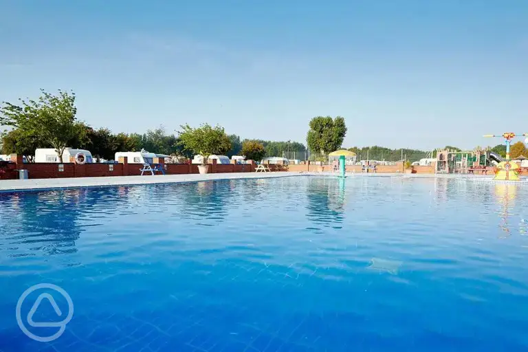 Outdoor heated swimming pool with a mini water factory 