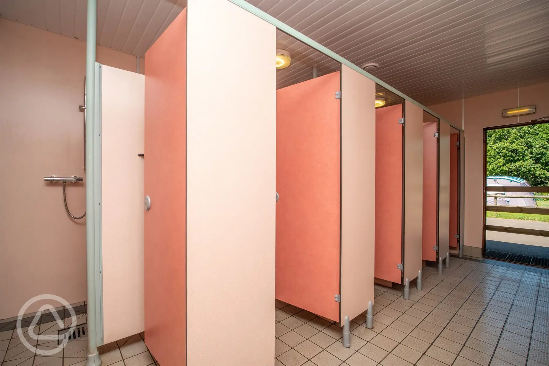 Shower cubicles nearby to pitching areas