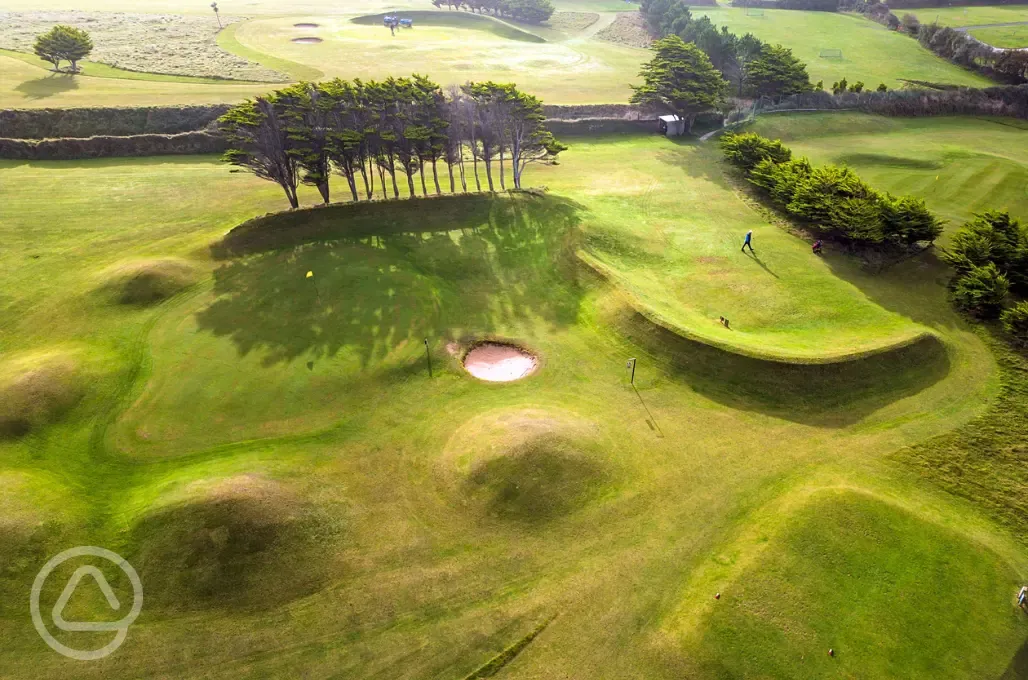 18 hole golf course (Par 3) - open year round