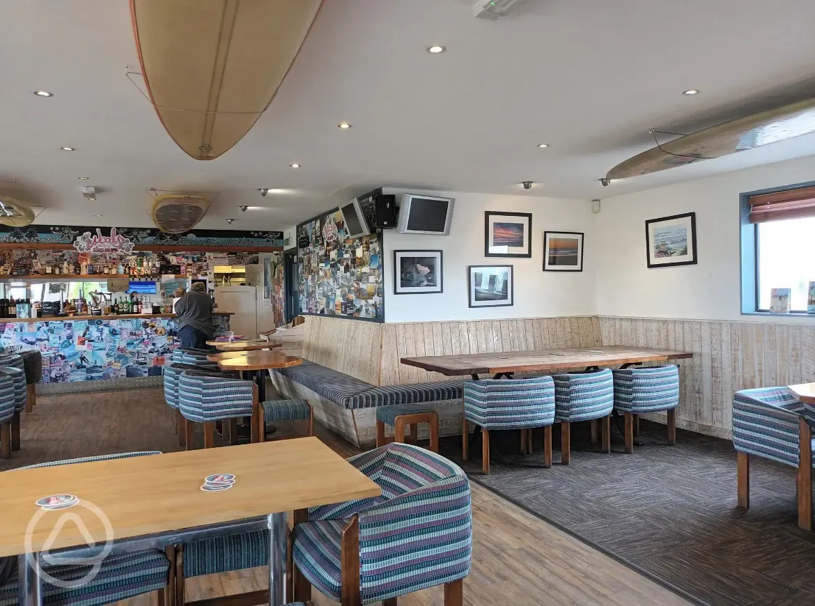 Woody's Bar and Restaurant with lunch and dinner options