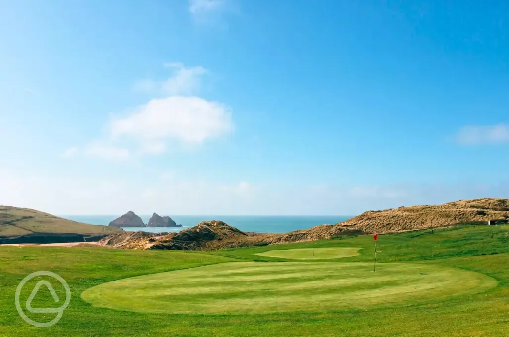 18 hole golf course (Par 3) - open year round