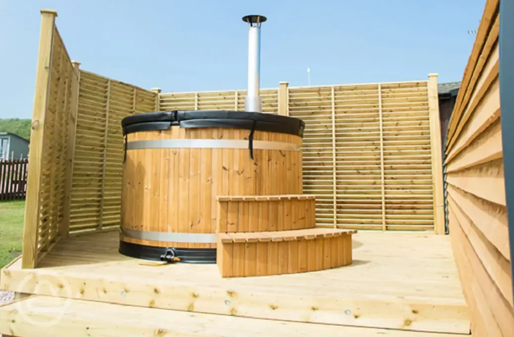 Superior ensuite glamping pod hot tub