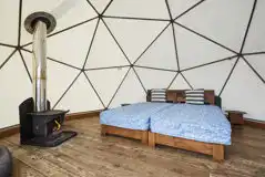 Glamping dome with a double bed and wood burner (bring bed linen) Glamping dome with a double bed and wood burner (bring bed linen)