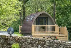 Deluxe glamping pod
