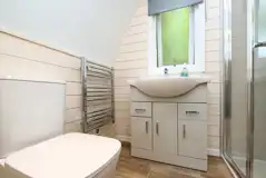Deluxe glamping pod ensuite bathroom