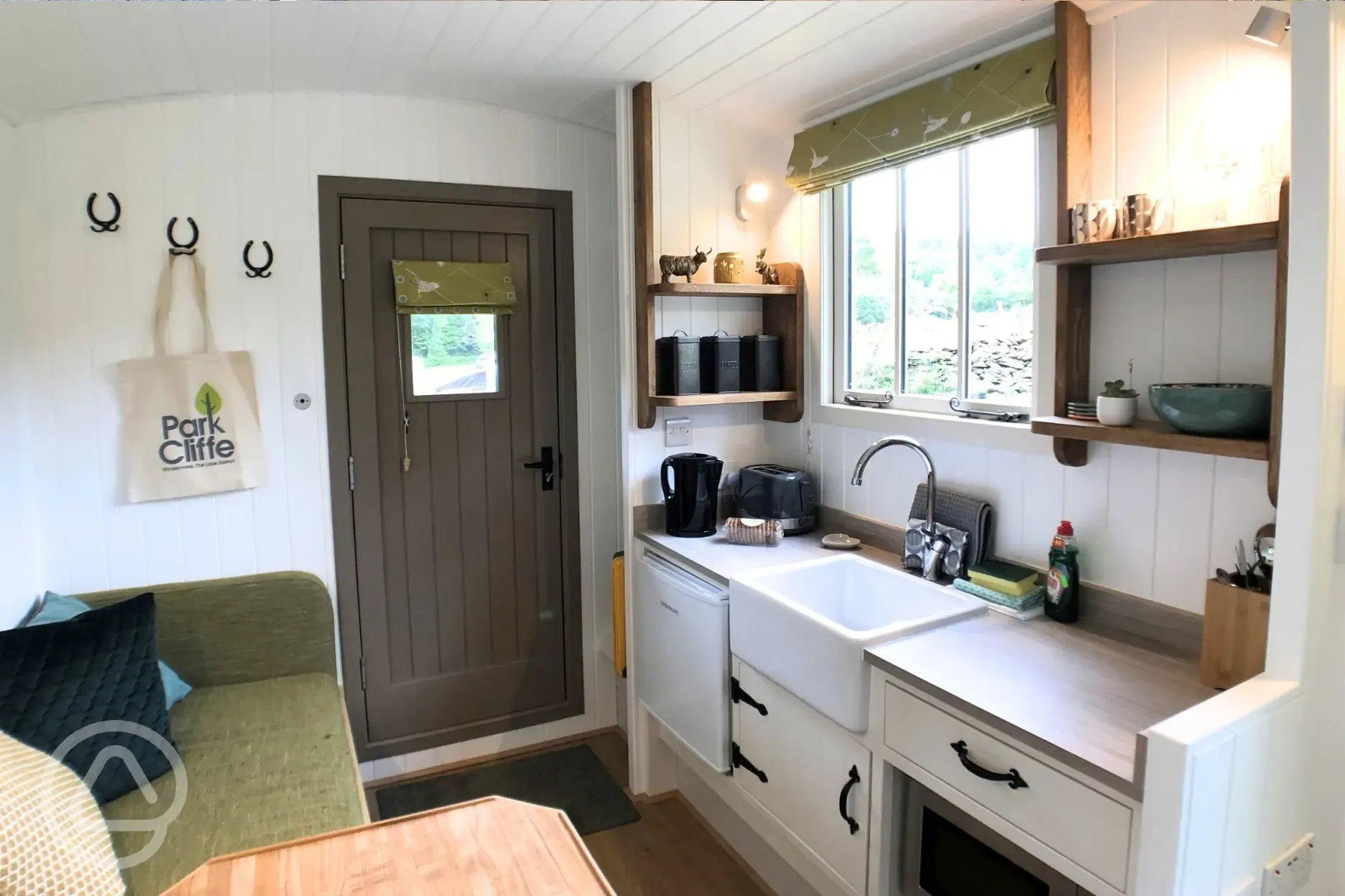 Hut kitchen a Butlers sink, small fridge/ice box, microwave, kettle and toaster