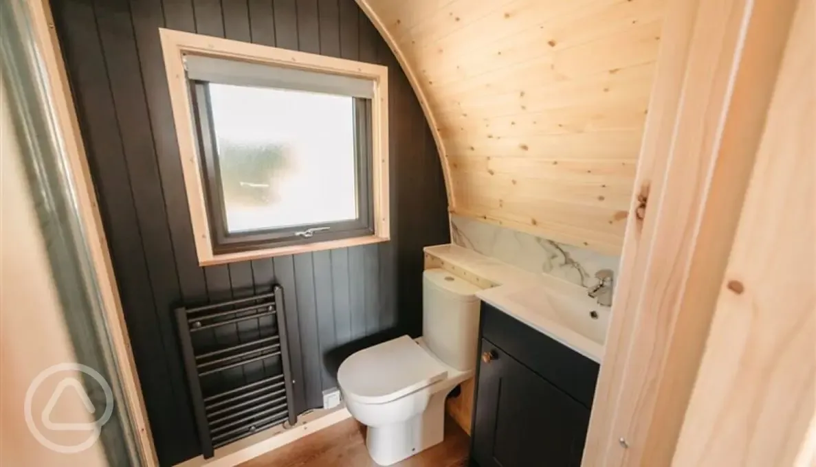 Mega ensuite glamping pod - bathroom