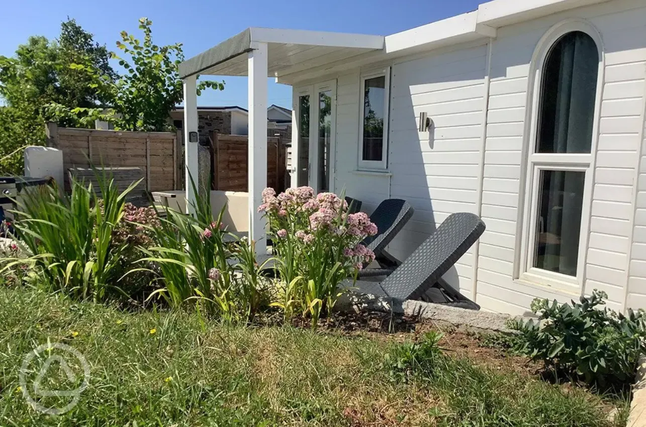 Garden View ensuite glamping cabin 