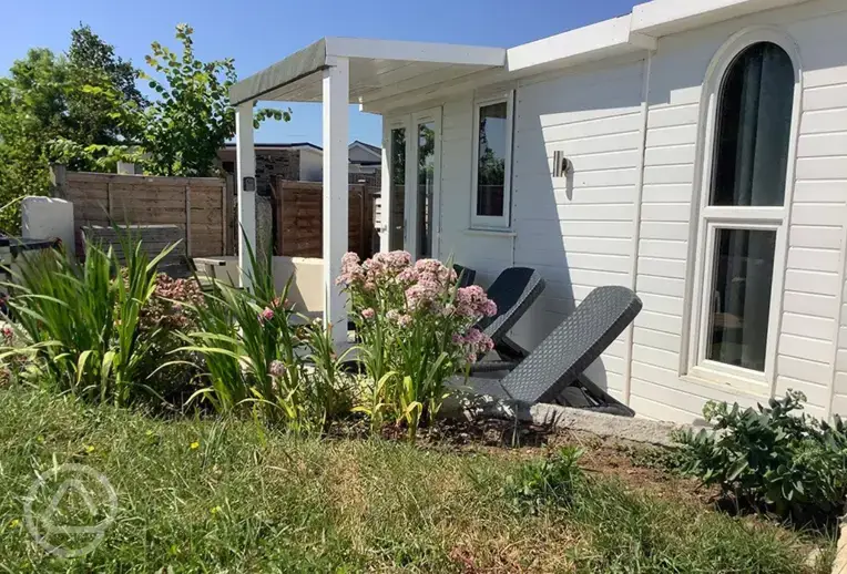 Garden View ensuite glamping cabin 
