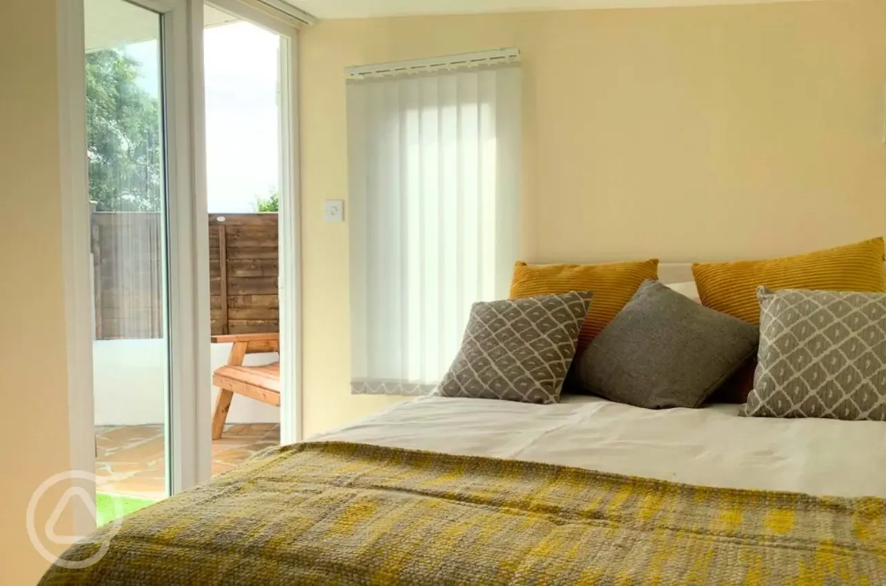 Garden View ensuite glamping cabin bedroom