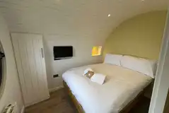 Sunrise Lookout bedroom with TV Sunrise Lookout bedroom with TV