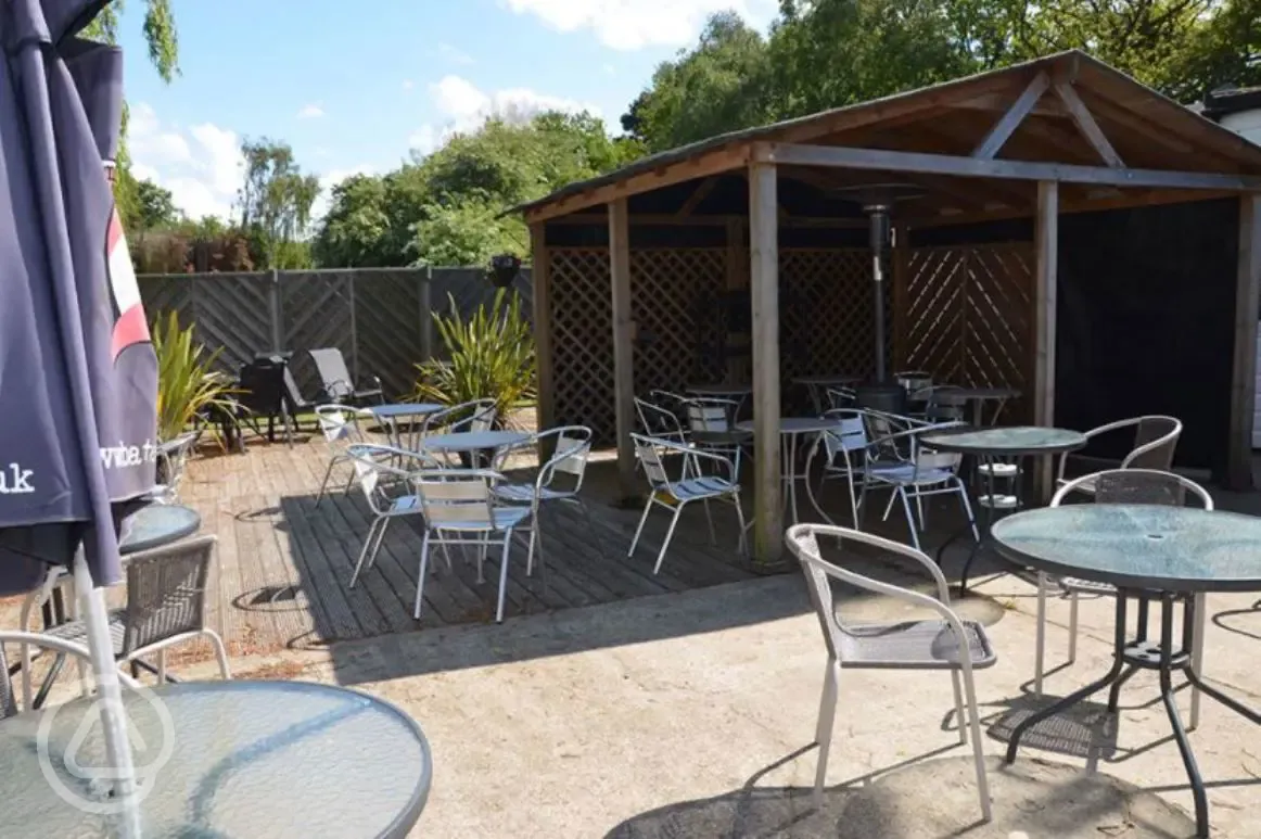 The Beaver's Retreat onsite clubhouse outdoor seating