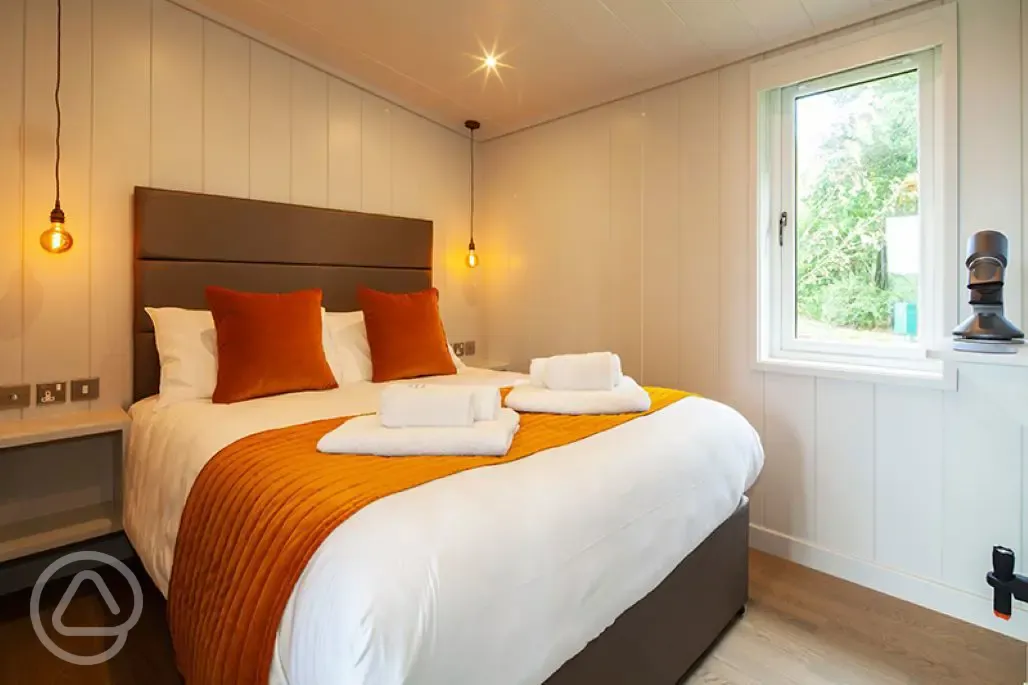 Studio Lodges Plus double bedroom (bedding and towels provided)