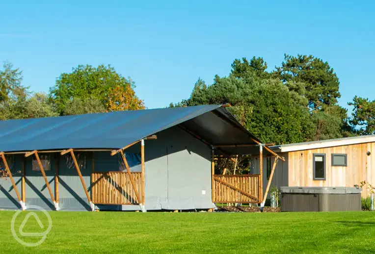 Safari Tent Plus exterior