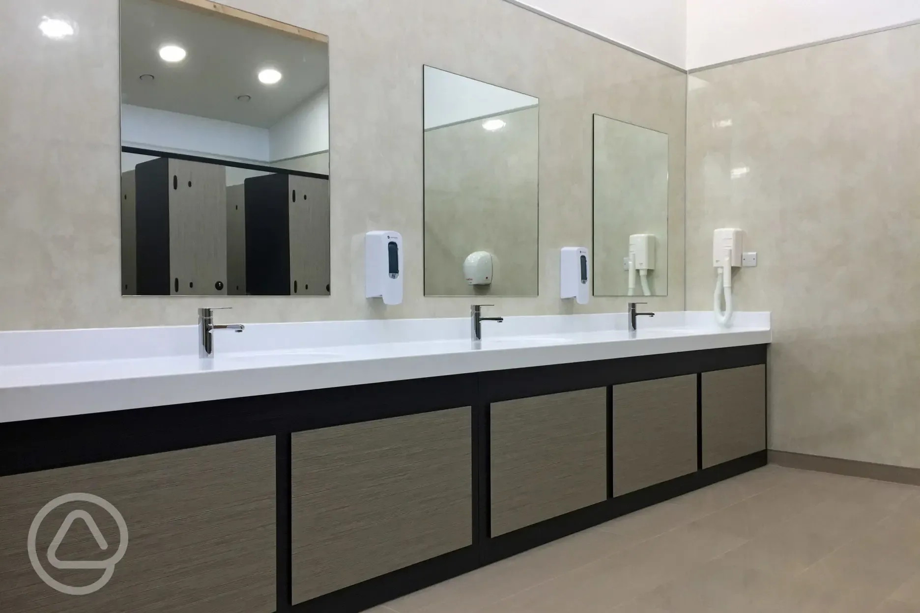 Hand basins with mirrors and a hairdryer