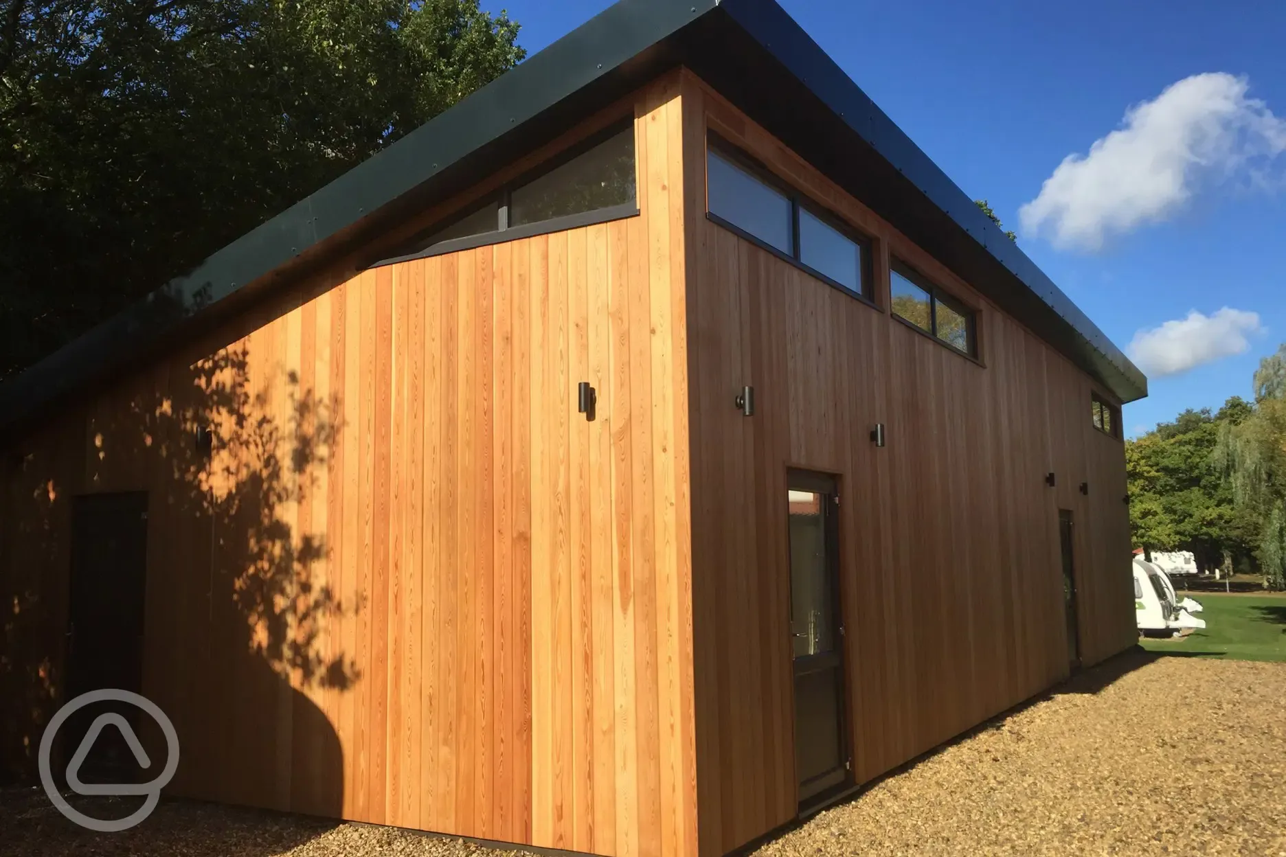 Facilities block with washrooms, toilets, showers and underfloor heating