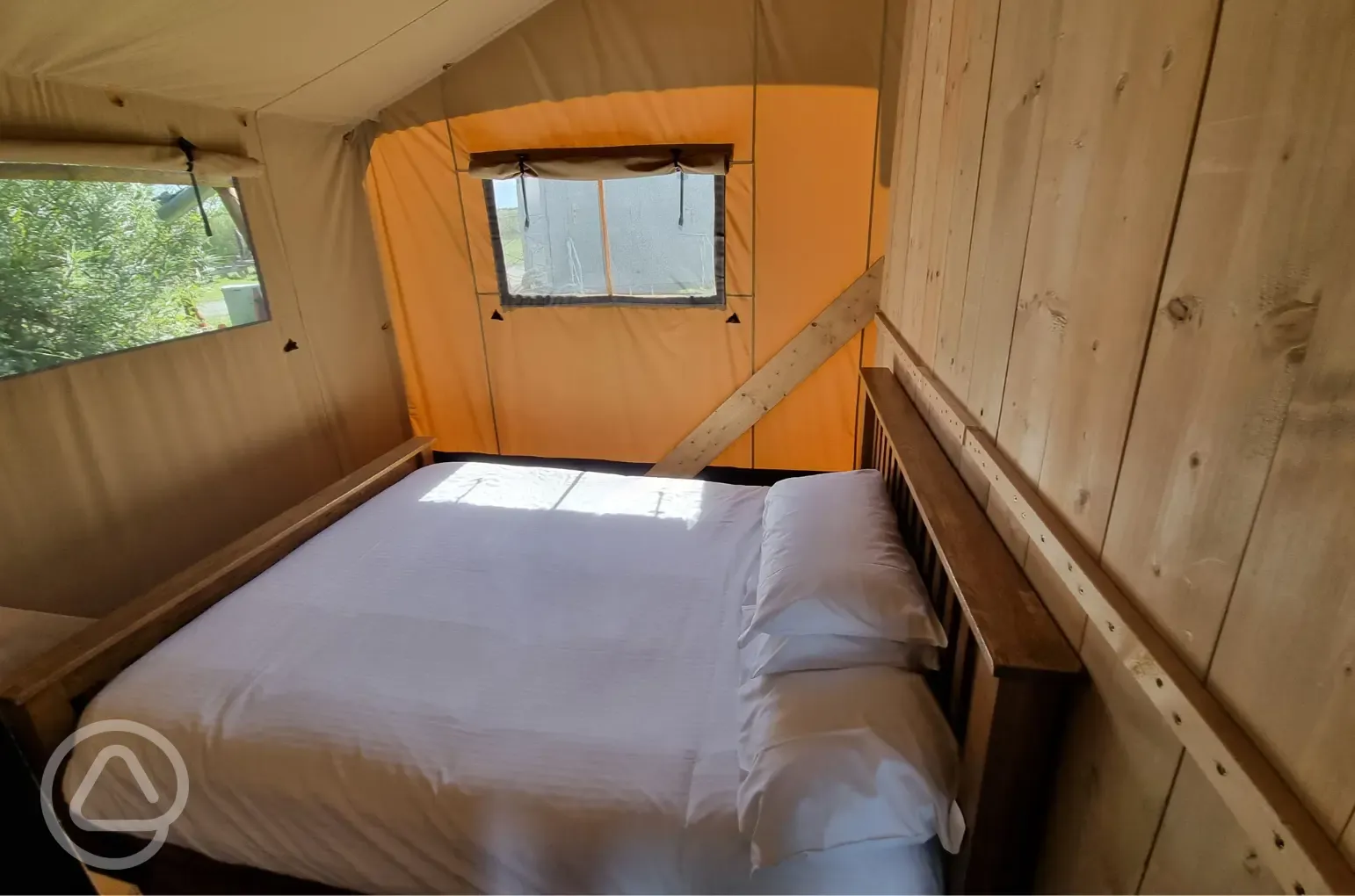 Woody safari tent double bedroom