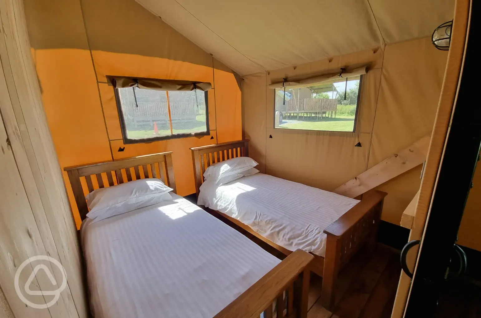 Woody safari tent twin bedroom