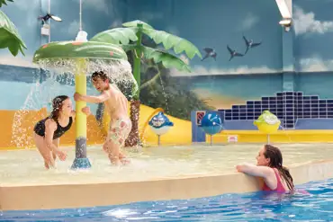 Indoor swimming pool and splash zone