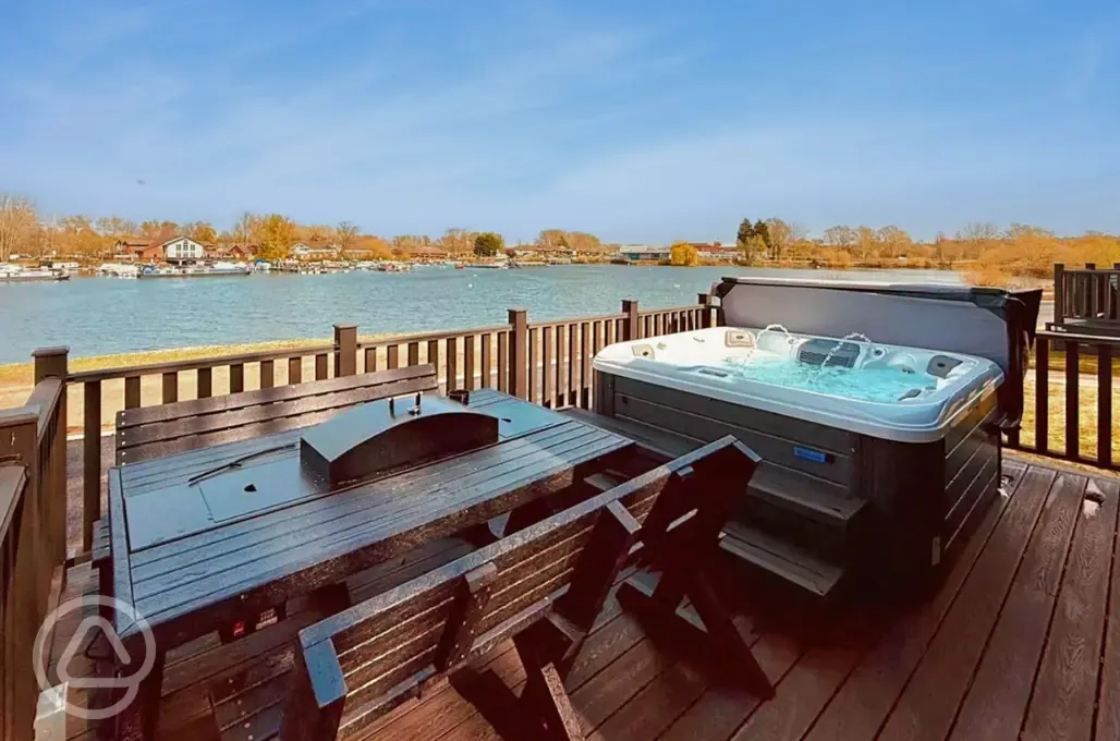 The Retreat glamping pods with hot tubs
