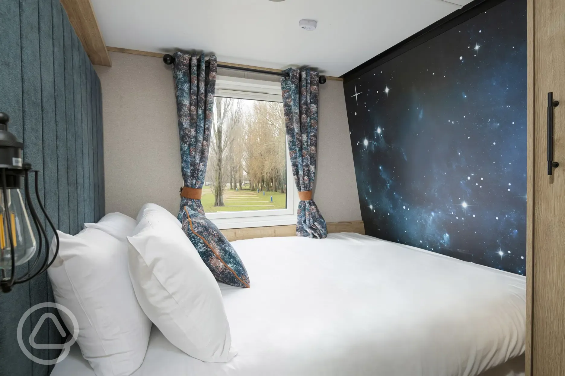 Glamping pod double bed