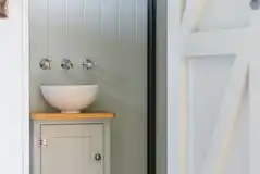 Shepherd's hut ensuite bathroom with toilet, shower and towels