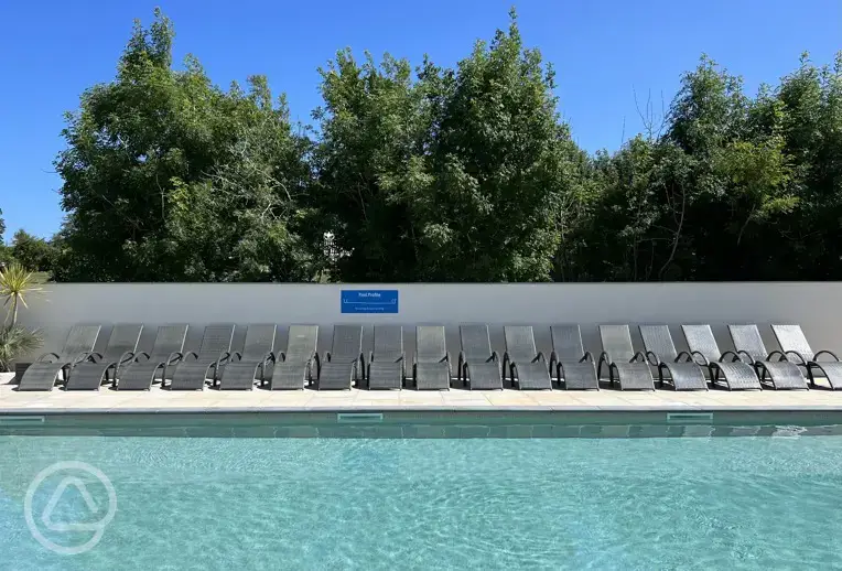 Outdoor heated swimming pool (open 8am to 7pm during summer)