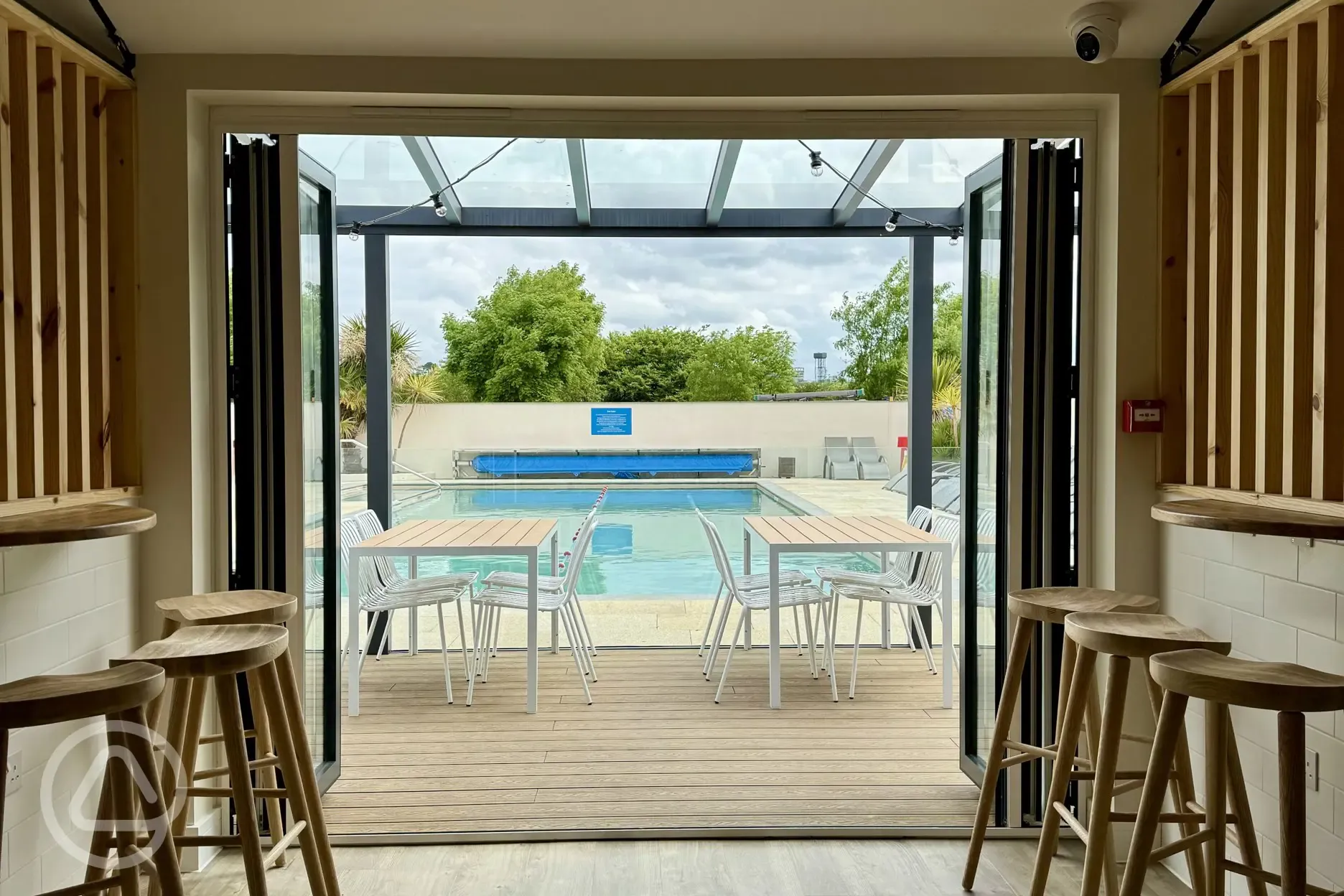 Surfrider bar overlooking the pool