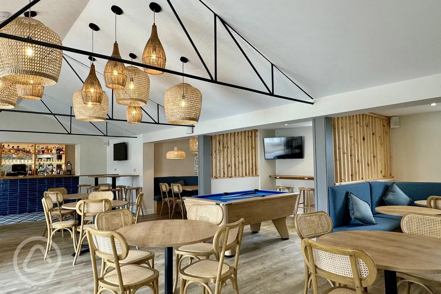 Surfrider bar overlooking the swimming pool (open during peak season)