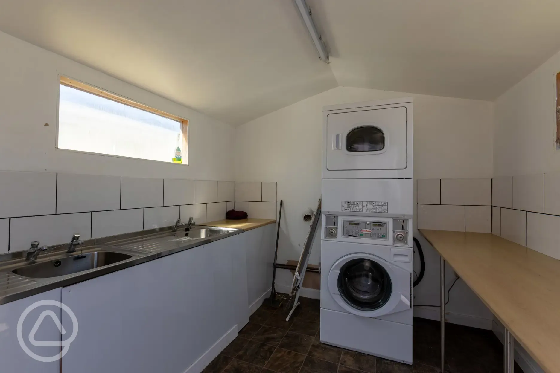 Laundry room with two washing machines and tumble dryers