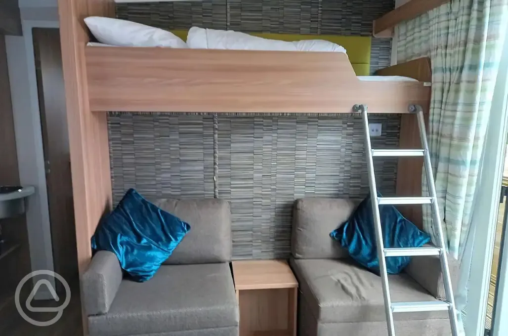 S pod (4 person) interior