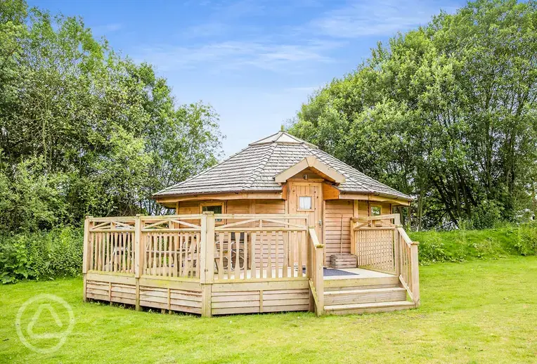 Hexagonal mini cabin