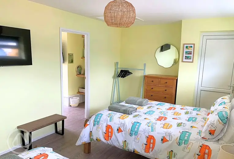 Cabin with a double and single bed (bedding included)