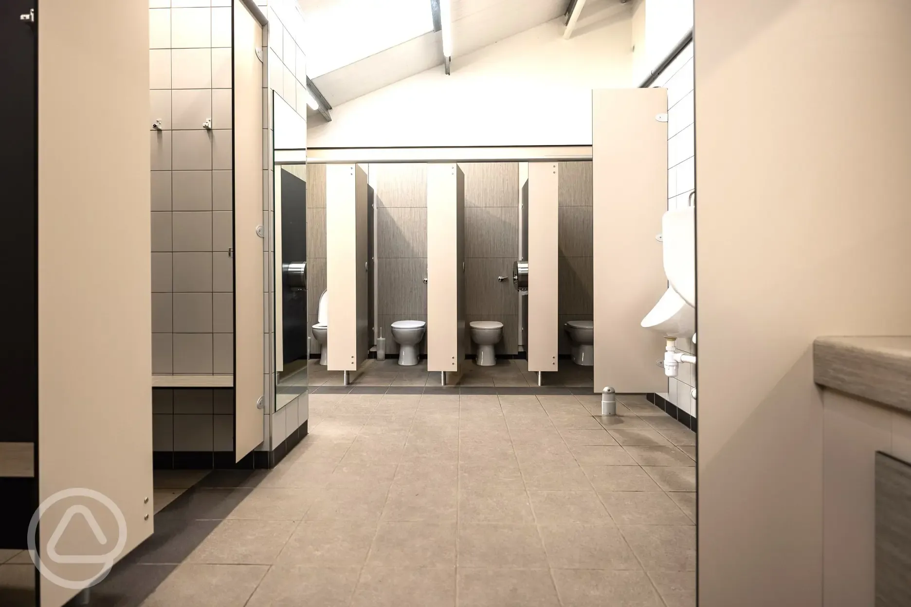 Toilets and showers at Bank House Farm with underfloor heating