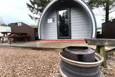 Ensuite pod with hot tub, picnic bench, fire pit and privacy fencing