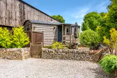 Bertie's Retreat ensuite shepherd's hut and garden area at Brosterfield Farm
