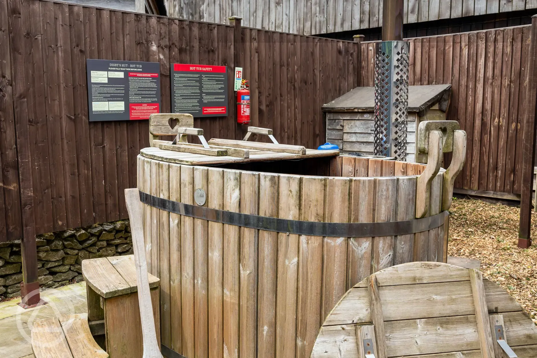 Digby's Hut hot tub