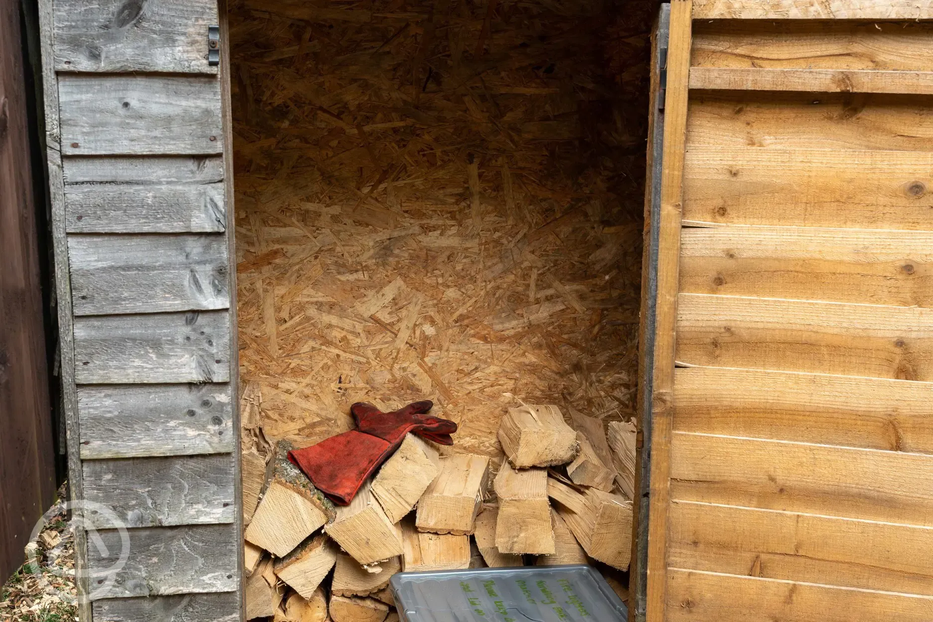 Digby's Hut log store