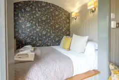 Digby's Hut double bed (bedding included)