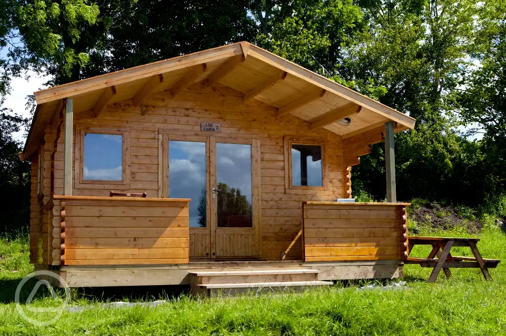 Camping cabins with an outdoor picnic table