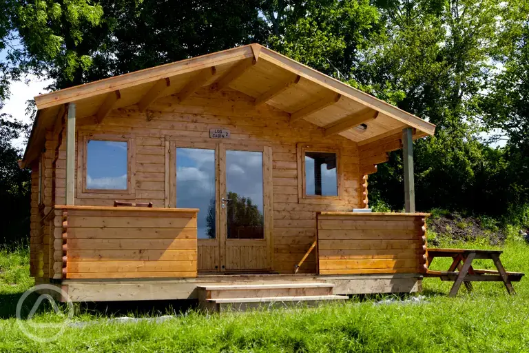 Camping cabins with an outdoor picnic table