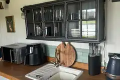 Shepherd's Rest kitchenette with a sink, air fryer, crockery, and microwave