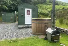 Cwt Coch shepherd's hut and hot tub