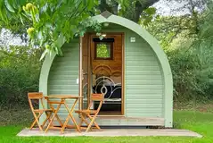Camping pod with outdoor seating Camping pod with outdoor seating