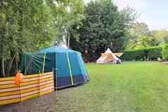 Camping field with non electric and electric grass pitches