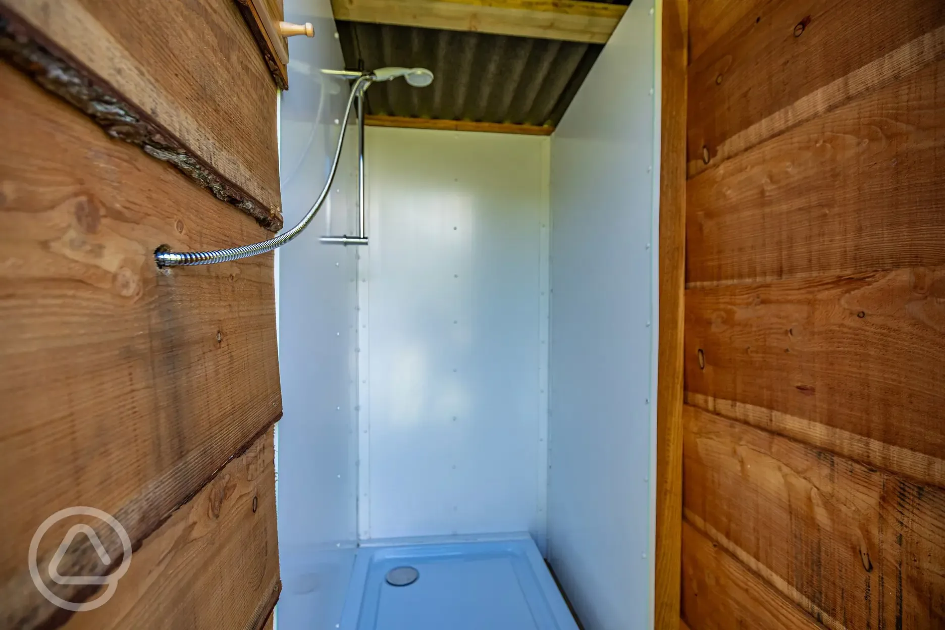 The Swaledale shepherd's hut private shower
