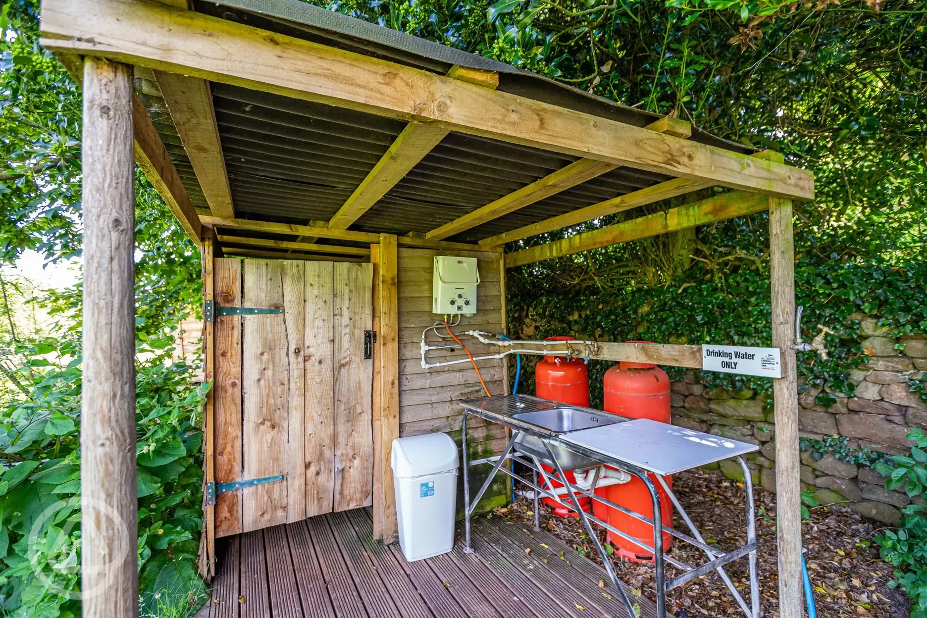 Camping sheltered washing up area