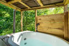 Gypsy caravan Japanese-style hot tub with a wooden shelter