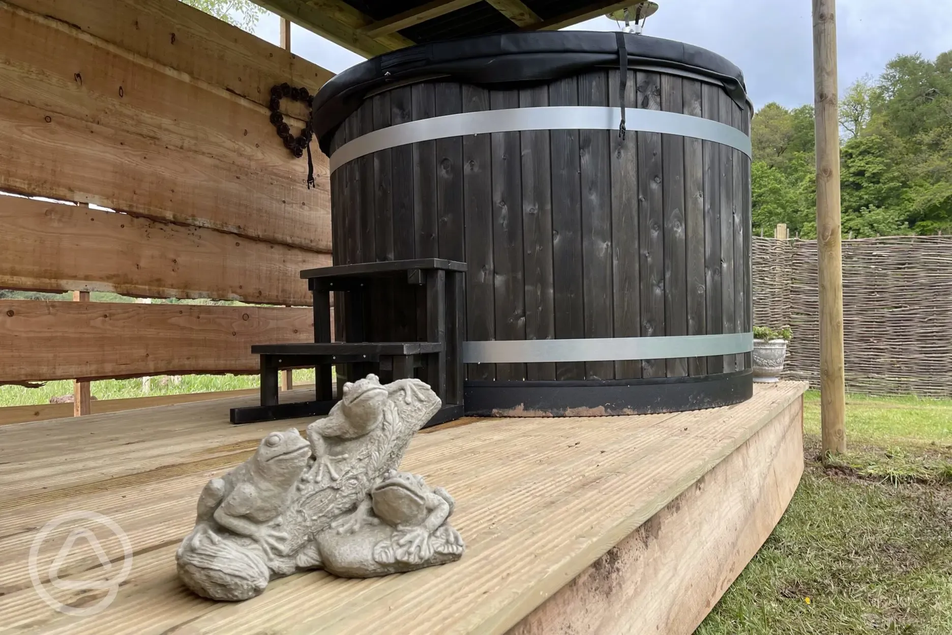 The Swaledale shepherd's hut wood-fired hot tub