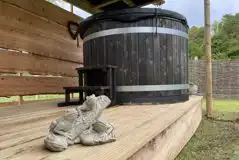 The Swaledale shepherd's hut wood-fired hot tub